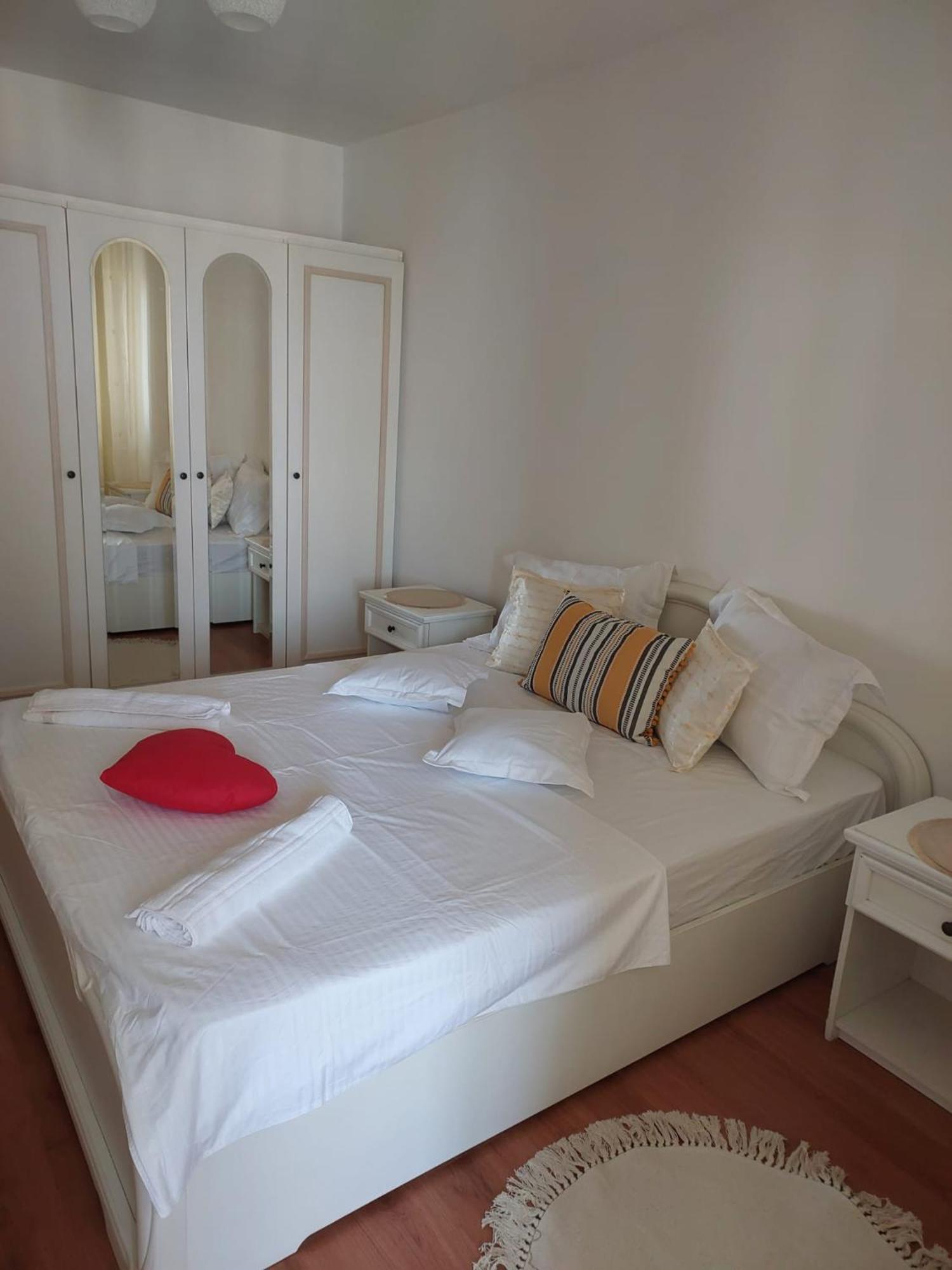 Panorama Mega Apartament Pantelimon Bucarest Esterno foto